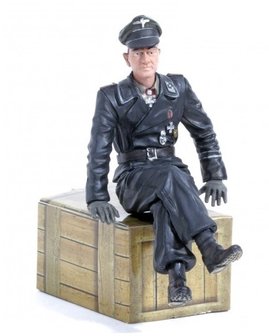 RC tank figuren 1:16  Michael Wittmann zittend