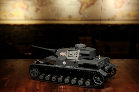 RC tank  RC Panzer &quot;Kampfwagen IV Ausf.F-2 Heng Long 1:16 grijs, rook en geluid, IR/BB, 2,4Ghz -V7.0