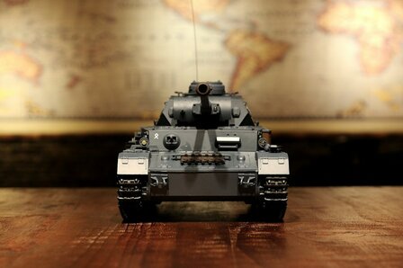 RC tank  RC Panzer &quot;Kampfwagen IV Ausf.F-2 Heng Long 1:16 grijs, rook en geluid, IR/BB, 2,4Ghz -V7.0