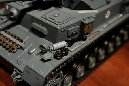 RC tank  RC Panzer &quot;Kampfwagen IV Ausf.F-2 Heng Long 1:16 grijs, rook en geluid, IR/BB, 2,4Ghz -V7.0 Pro uitvoering