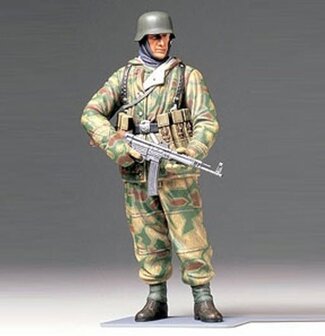 Tamiya bouwpakket 36304 schaal 1:16 WWII German Infanterist winter