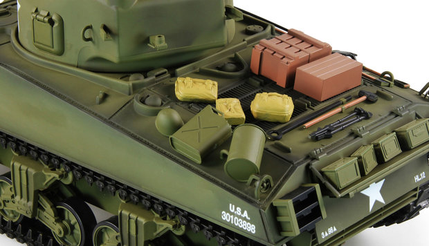 RC tank  U.S.M4A3 Sherman 2.4GHZ IR/BB rook en geluid V7.0  Control edition in luxe houten opberg kist