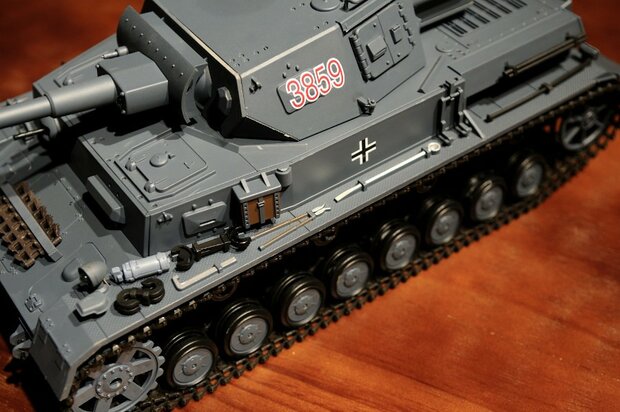 RC tank  RC Panzer "Kampfwagen IV Ausf.F-2 Heng Long 1:16 grijs, rook en geluid, IR/BB, 2,4Ghz -V7.0